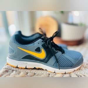 Nike LUNAR-FOREVER 2 men’s shoes size 7.5 like new condition , SUPER CLEAN